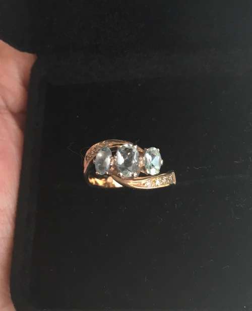 VINTAGE 14Kt YELLOW GOLD BLUE TOPAZ & DIAMOND RING