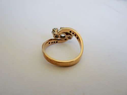 VINTAGE 14Kt YELLOW GOLD BLUE TOPAZ & DIAMOND RING