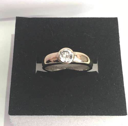 SOLID 9kt YELLOW GOLD with Cubic Zirconia Ring