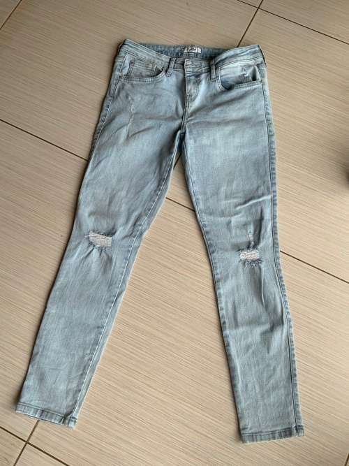 GUESS JEANS