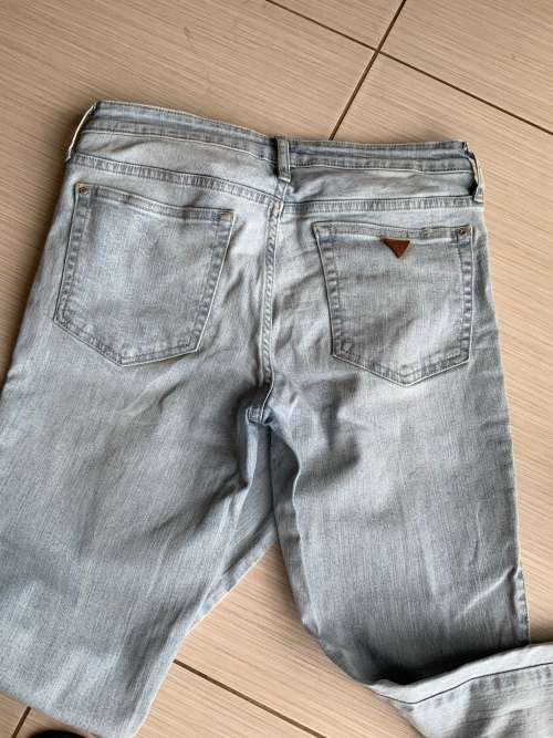 GUESS JEANS