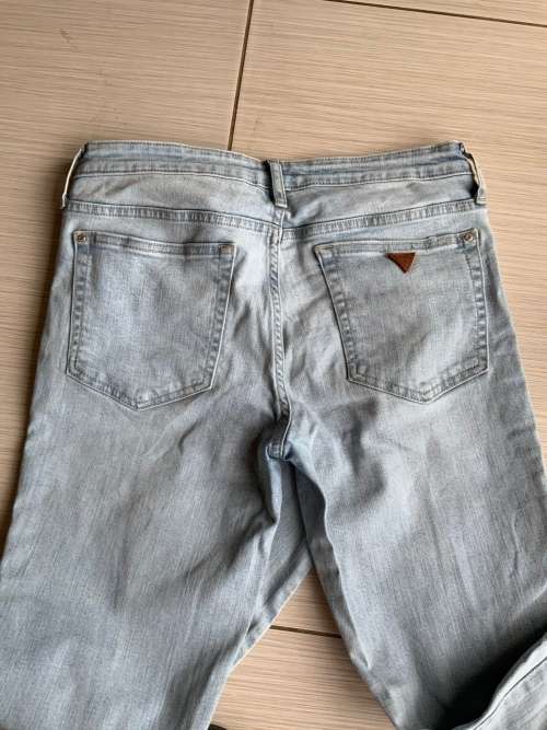 GUESS JEANS