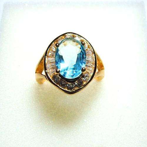 VIBRANT RING WITH AQUAMARINE GEMSTONE