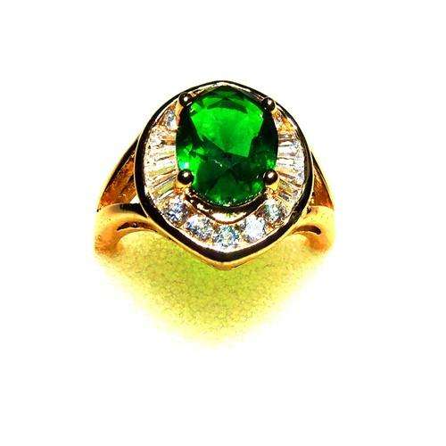 ON HAND GOLD RING WITH EMERALD GEMSTONE