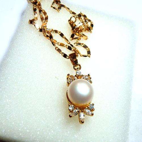 ELEGANT NECKLACE WITH REAL FRESH WATER WHITE PEARL