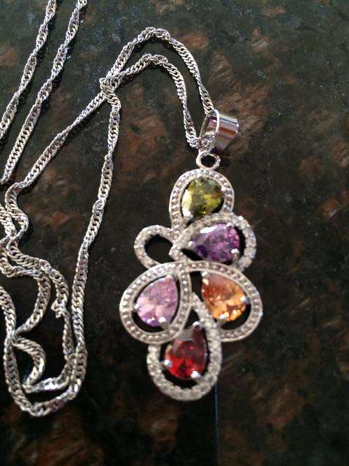 DAZZLING MULTI COLOURED GEMS PENDANT WITH FREE CHAIN