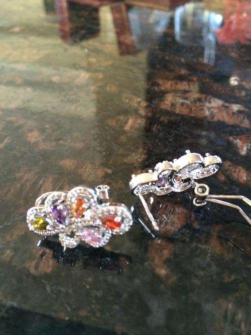 DAZZLING MULTI COLOURED GEMS EARINGS