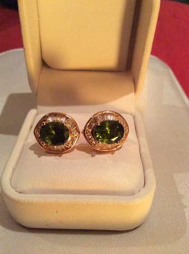GOLD EARRINGS WITH PERIDOT GEMSTONE