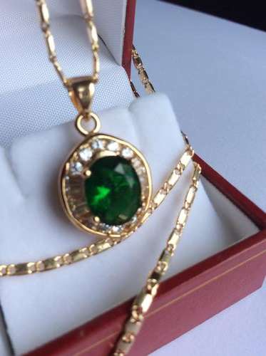 CHARMING EMERALD NECKLACE
