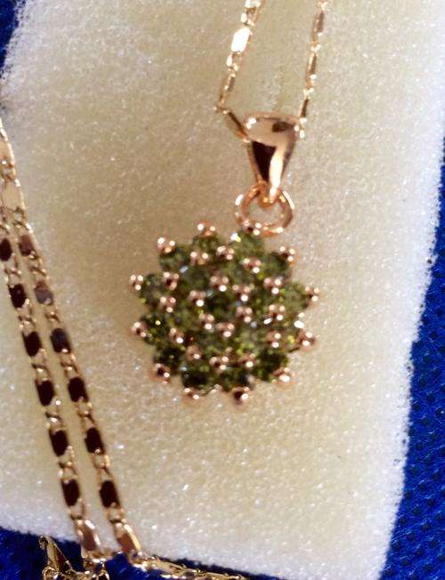 BEAUTIFUL STUDDED PERIDOT NECKLACE
