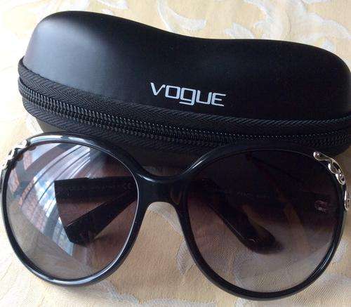 VOGUE BLACK SUNGLASSES