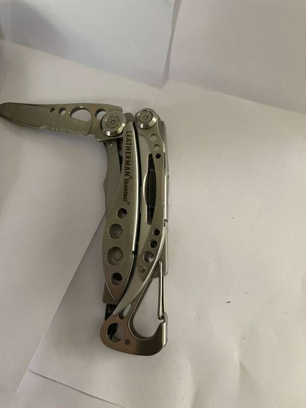 Leatherman Skeletool plus leather pouch