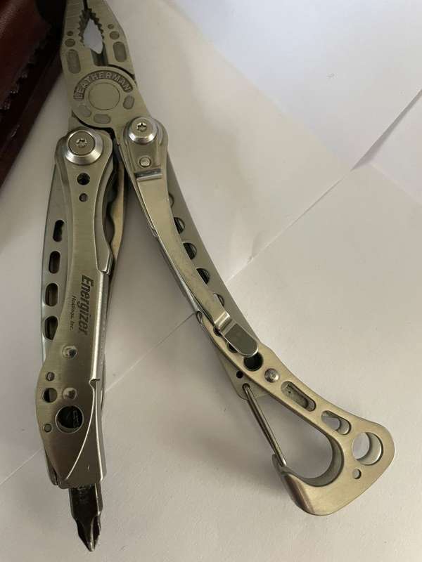 Leatherman Skeletool plus leather pouch