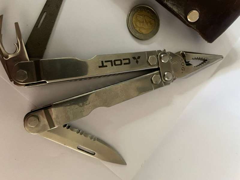 SOG Utilty EDC MULTI TOOL with leather pouch