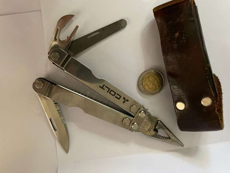 SOG Utilty EDC MULTI TOOL with leather pouch