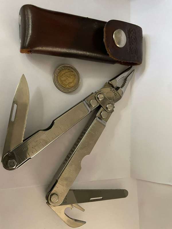 SOG Utilty EDC MULTI TOOL with leather pouch