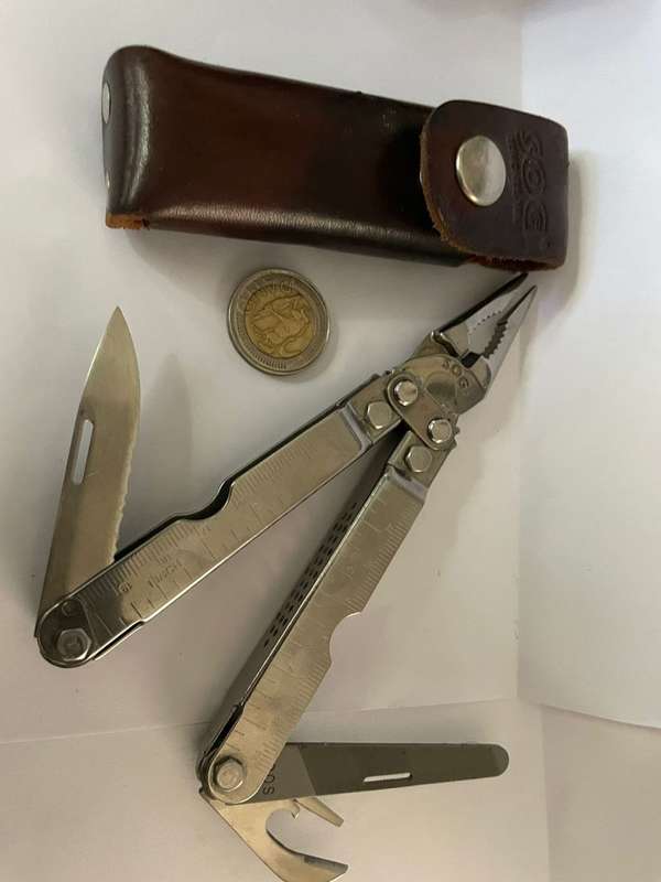 SOG Utilty EDC MULTI TOOL with leather pouch