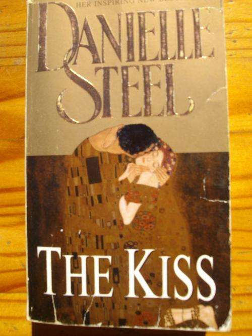 DANIELLE STEEL - THE KISS