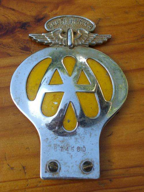 SOUTH AFRICAN AUTOMOBILE ASSOCIATION METAL CAR BADGE YELLOW INSERT