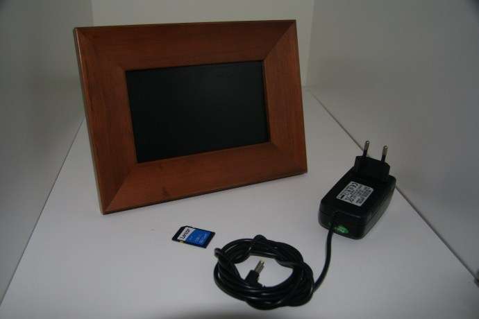 Sansui - Digital Photo Frame 7" + 128Mb Memory Card
