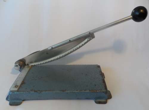 PHOTOGRAPHERS VINTAGE  DECKLE EDGE PRINT CUTTER / GUILLOTINE