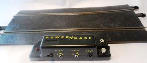 SCALEXTRIC  CLASSIC  - 2  CONTROLLER  POWER BASE STRAIGHT