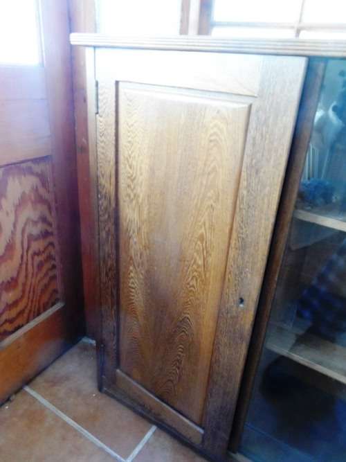 BOOKSHELF / LIQOUR CABINET PARTRIDGE WOOD WITH GLASS SLIDING DOORS