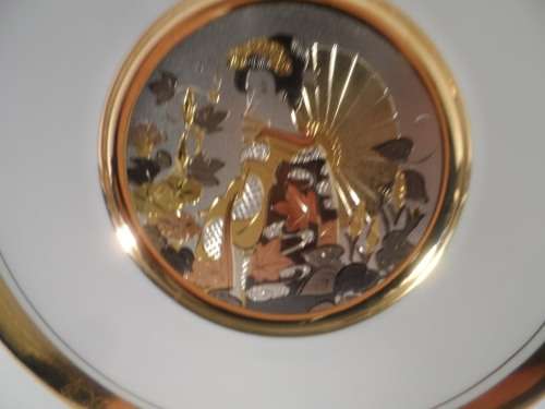 CHOKIN FINE WHITE PORCELAIN JAPANESE PLATE 24 kt. GOLD EDGED  " SUMMER "