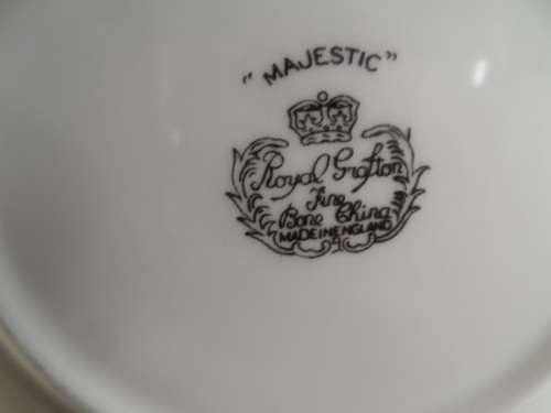 ROYAL GRAFTON  ENGLISH FINE BONE CHINA SAUCER  " MAJESTIC "