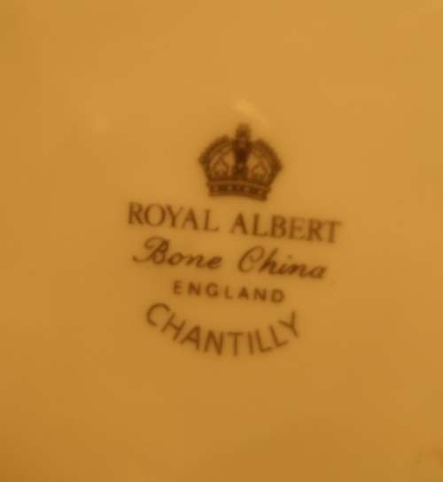 RIOYAL ALBERT FINE BONE CHINA    CAKE / SIDE PLATE  " CHANTYILLY "  PURE WHITE