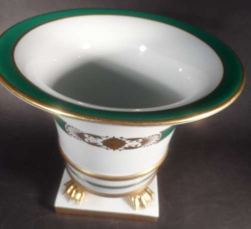 HEREND HUNGARY  VINTAGE PORCELAIN CACHEPOT  /  DECORATIVE VASE