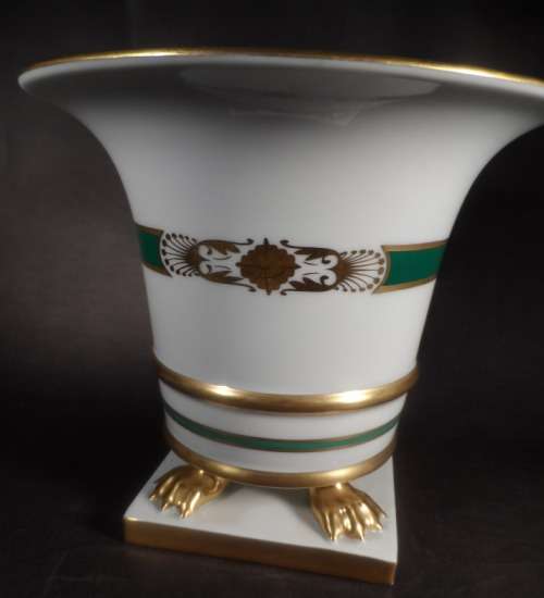HEREND HUNGARY  VINTAGE PORCELAIN CACHEPOT  /  DECORATIVE VASE