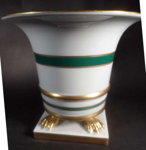 HEREND HUNGARY  VINTAGE PORCELAIN CACHEPOT  /  DECORATIVE VASE