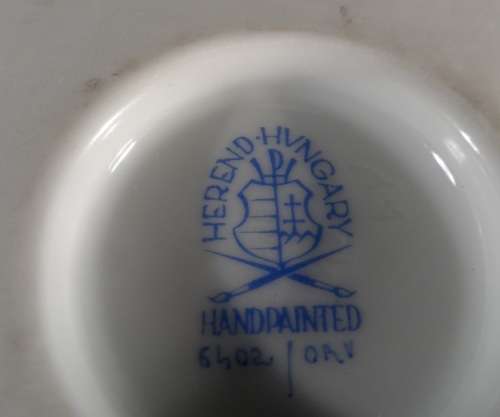 HEREND HUNGARY  VINTAGE PORCELAIN CACHEPOT  /  DECORATIVE VASE