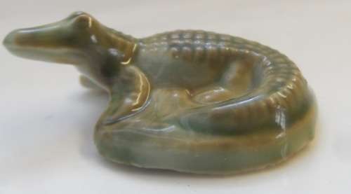 WADE WHIMSIE MINIATURE SOLID PORCELAIN FIGURE  " CROCODILE