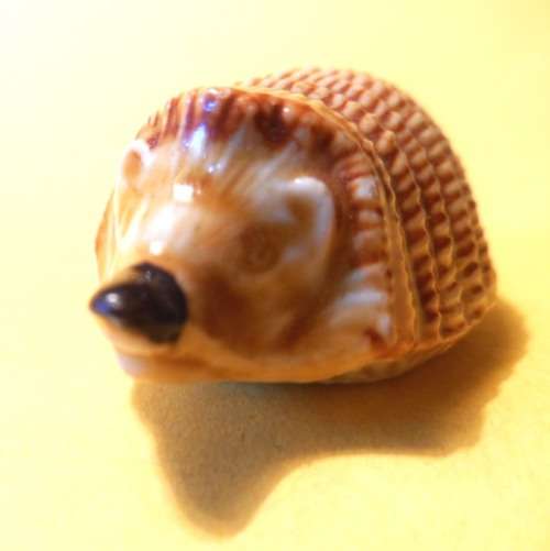 WADE WHIMSIE MINIATURE SOLID PORCELAIN FIGURE "HEDGEHOG "