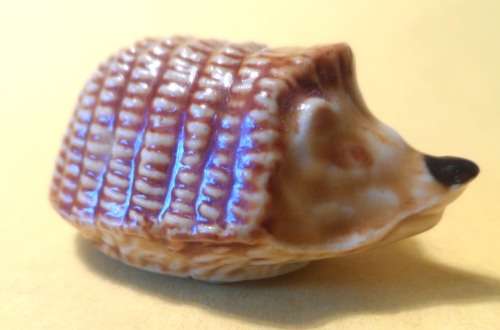 WADE WHIMSIE MINIATURE SOLID PORCELAIN FIGURE "HEDGEHOG "