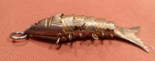 VINTAGE ARTICULATED GOLDTONE BRASS FIGURAL PENDANT FISH PENDANT / CHARM