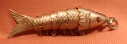VINTAGE ARTICULATED GOLDTONE BRASS FIGURAL PENDANT FISH PENDANT / CHARM