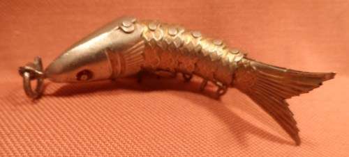 VINTAGE ARTICULATED GOLDTONE BRASS FIGURAL PENDANT FISH PENDANT / CHARM