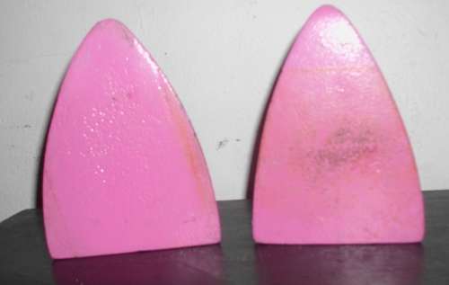 VINTAGE NO.3 & NO. 5 SAD IRONS   BOOK RESTS
