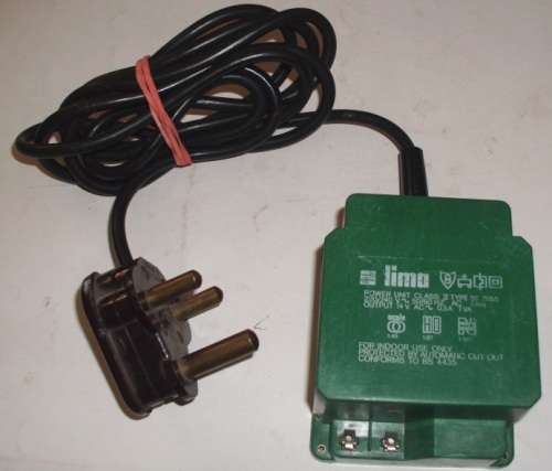 VINTAGE LIMA RAILWAYS TRANSFORMER / POWER UNIT  -  GREEN , WITH BAKELITE PLUG