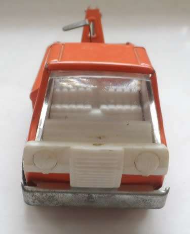 VINTAGE TIN TOY TOW TRUCK