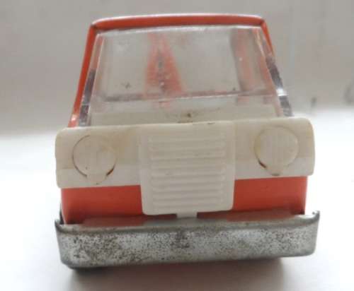 VINTAGE TIN TOY TOW TRUCK