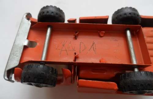 VINTAGE TIN TOY TOW TRUCK