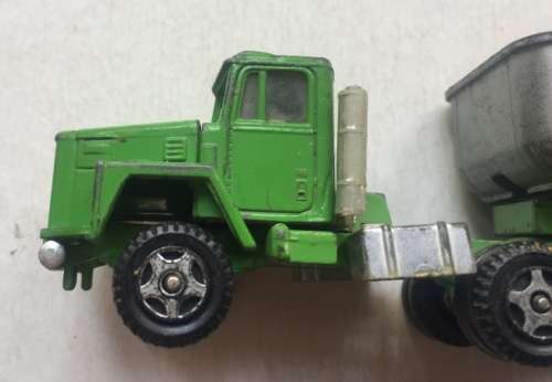 ERTL DIE CAST  METAL  22 WHEELER HORSE and GRAVEL DUMP TIPPING TRAILER
