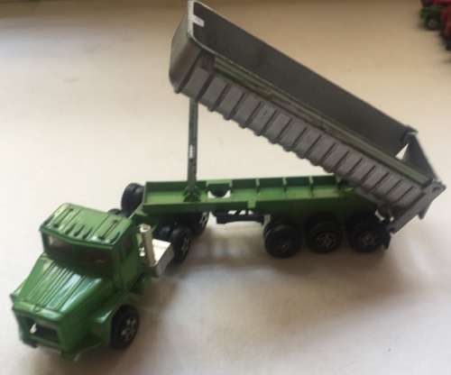 ERTL DIE CAST  METAL  22 WHEELER HORSE and GRAVEL DUMP TIPPING TRAILER