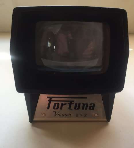 FORTUNA VIEWER   VINTAGE  2` X 2 ` SLIDE VIEWER IN ORIGINAL BOX , WITH  INSTRUCTION LEAFLET