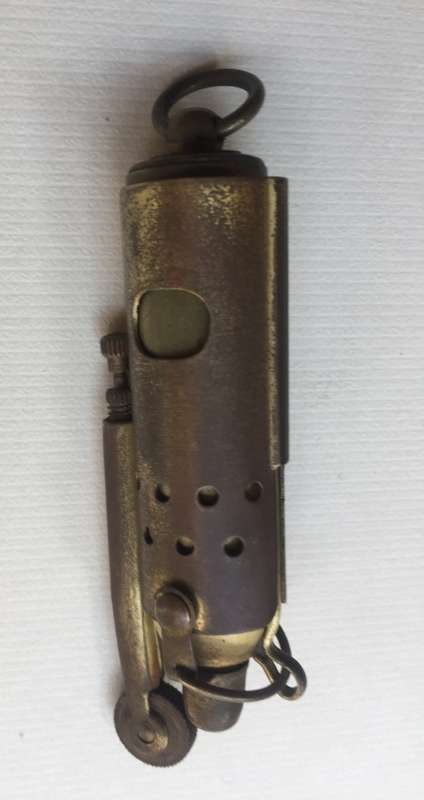 VINTAGE BRASS WW1 / WW2 COLLECTIBLE , WINDPROOF TRENCH LIGHTER  IN WORKING CONDITION