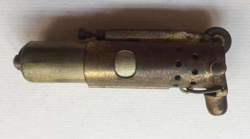 VINTAGE BRASS WW1 / WW2 COLLECTIBLE , WINDPROOF TRENCH LIGHTER  IN WORKING CONDITION